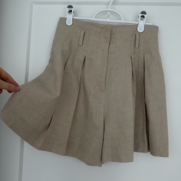 Zara linen shorts. - Picture 2 of 3